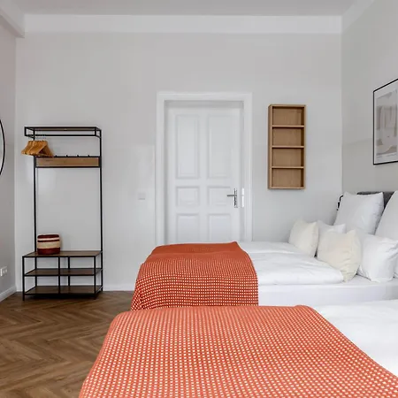 Oomph Minimalist & Mighty - 1 Bedroom Hosting Up To 6 Berlin