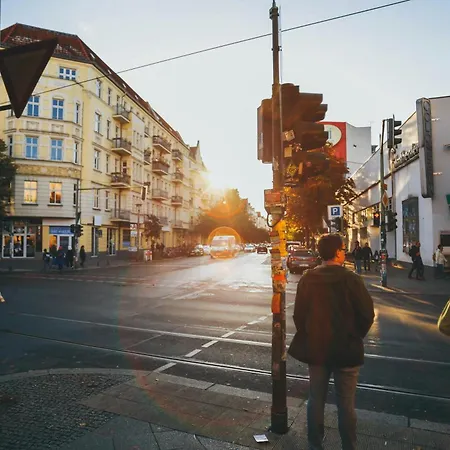 Apartment Oomph Minimalist & Mighty - 1 Bedroom Hosting Up To 6 *