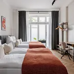 Oomph Minimalist & Mighty - 1 Bedroom Hosting Up To 6 Berlin