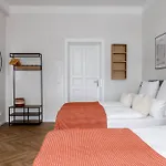Oomph Minimalist & Mighty - 1 Bedroom Hosting Up To 6 Berlin