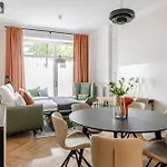 Oomph Minimalist & Mighty - 1 Bedroom Hosting Up To 6