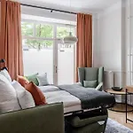 Oomph Minimalist & Mighty - 1 Bedroom Hosting Up To 6 Berlin