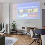 Oomph Minimalist & Mighty - 1 Bedroom Hosting Up To 6 Apartment