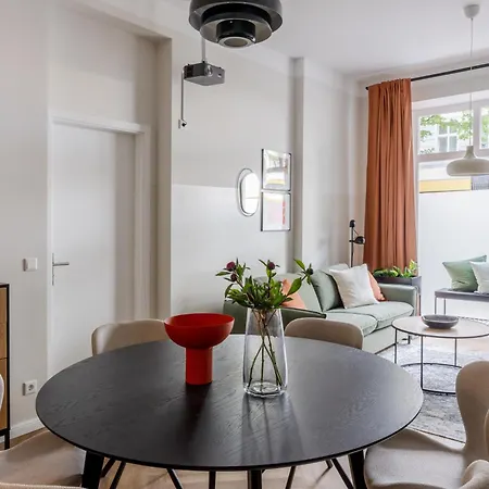 Apartment Oomph Minimalist & Mighty - 1 Bedroom Hosting Up To 6 *