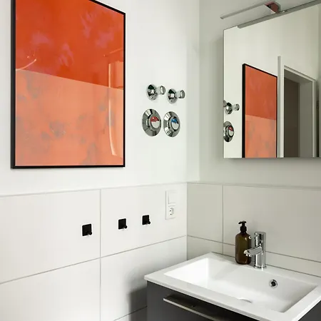 Oomph Minimalist & Mighty - 1 Bedroom Hosting Up To 6 Apartment
