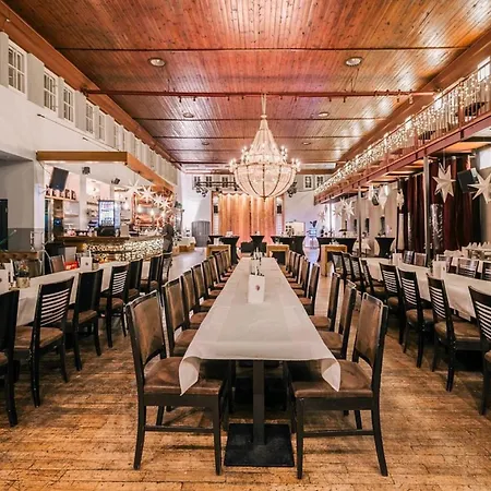 Oomph Minimalist & Mighty - 1 Bedroom Hosting Up To 6 Апартаменты Берлин