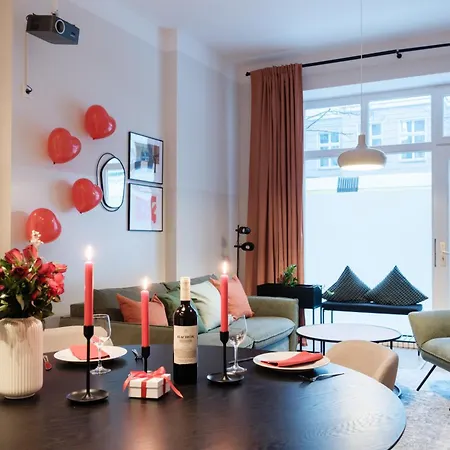 Oomph Minimalist & Mighty - 1 Bedroom Hosting Up To 6 Apartman *