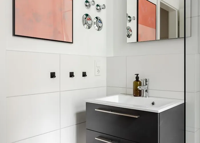 Oomph Minimalist & Mighty - 1 Bedroom Hosting Up To 6 Апартаменты